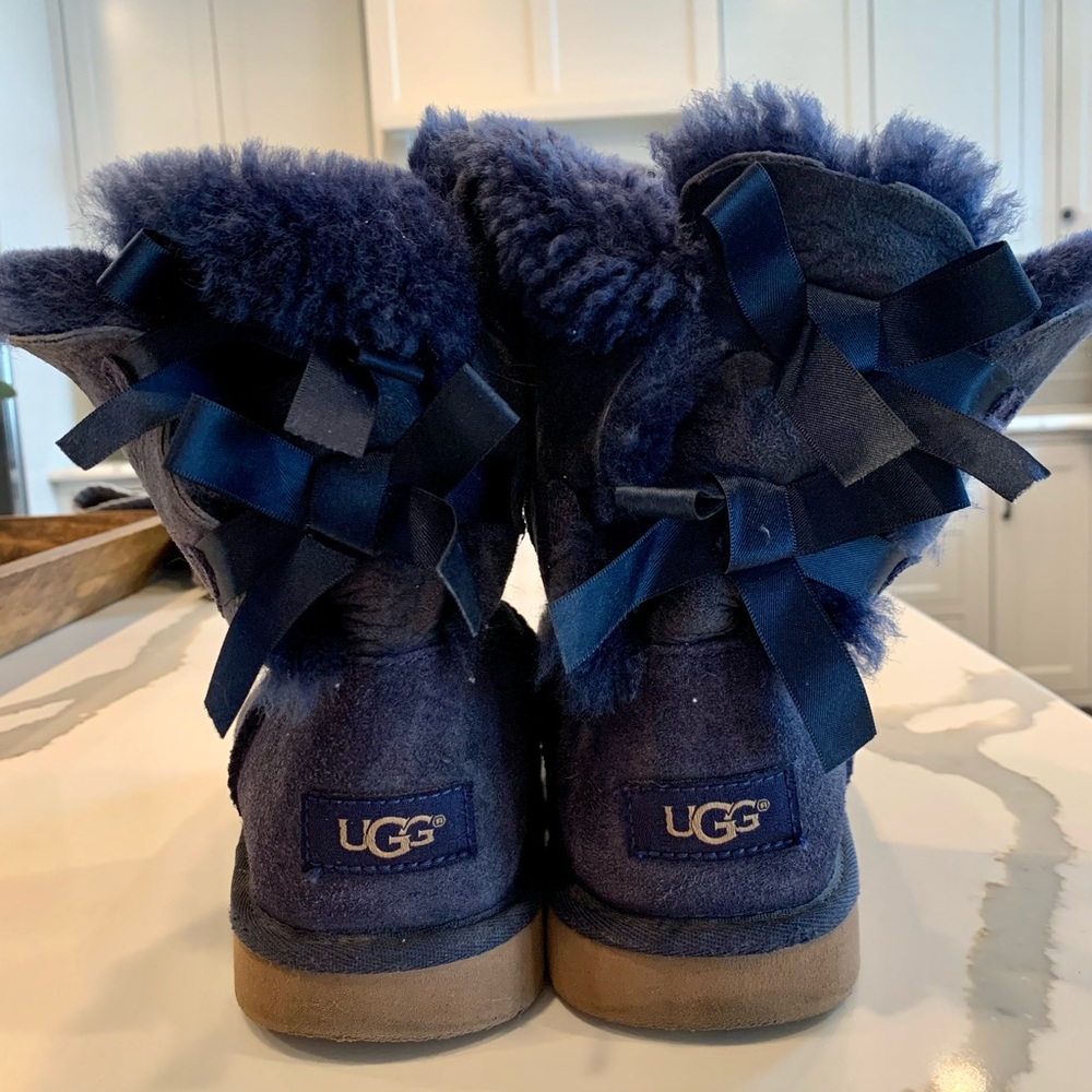 Size 8 UGG Australian women’s Bailey Bow II dark denim boots suede sheepskin
